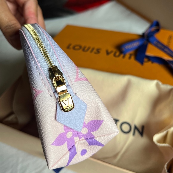 LOUIS VUITTON Pochette Cosmetique Pouch (SUNRISE PASTEL) LIMITED EDITION - Picture 7 of 14
